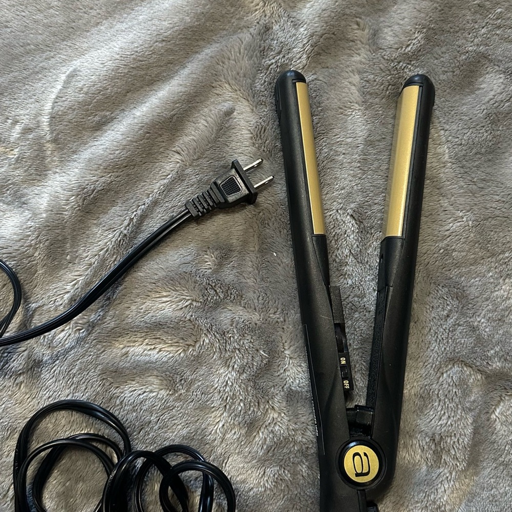 Andis Black and Gold Hair Straightener